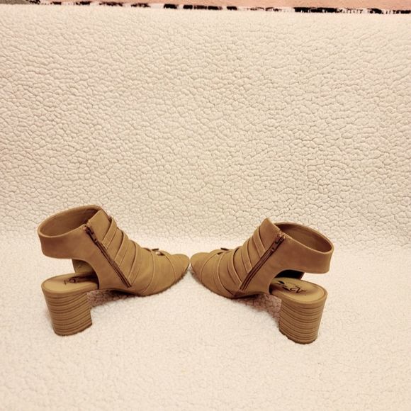 A2 by AEROSOLES Line of Site Bootie - Picture 6 of 8